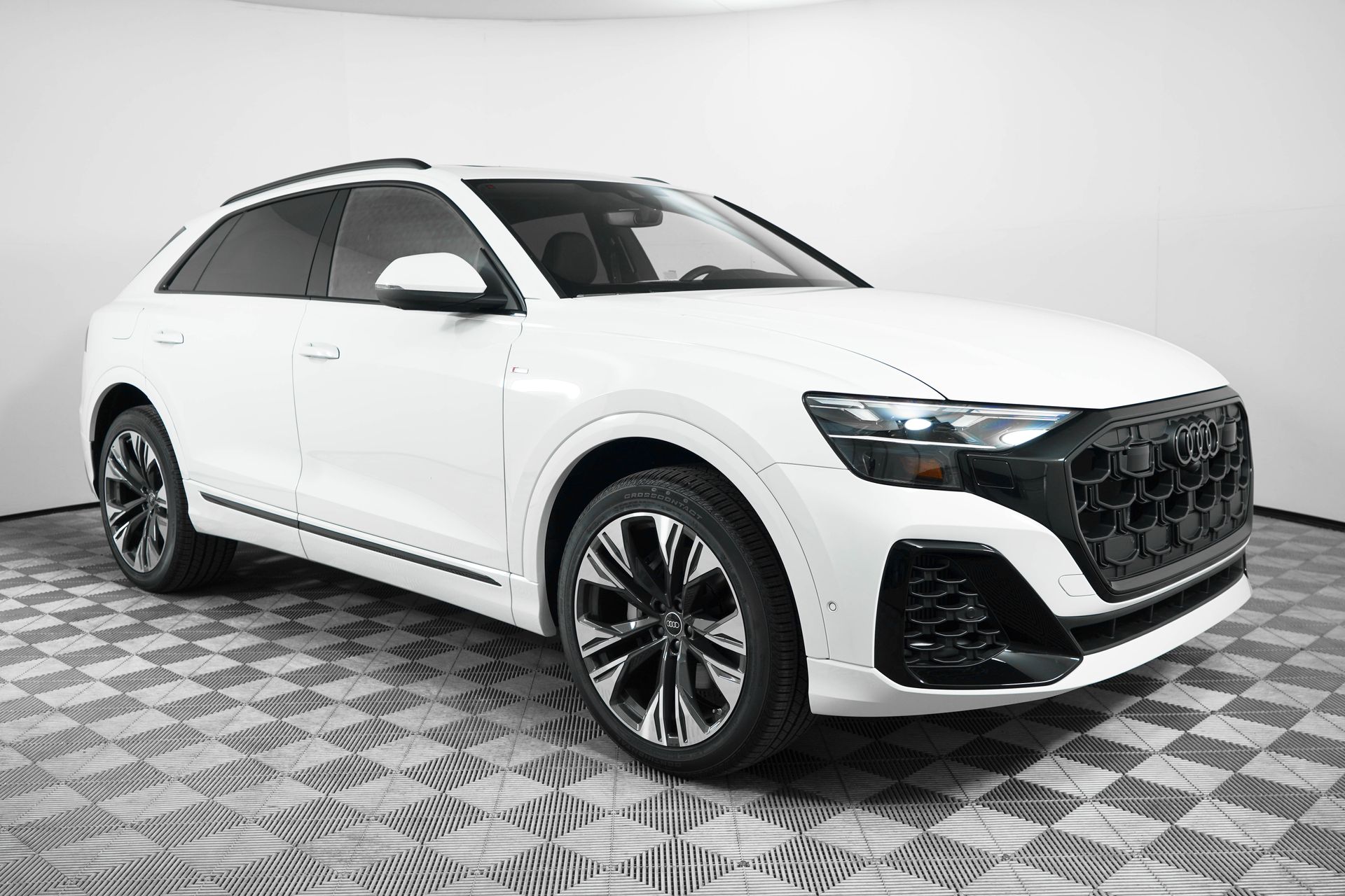 2025 Audi Q8 Premium Plus's photo