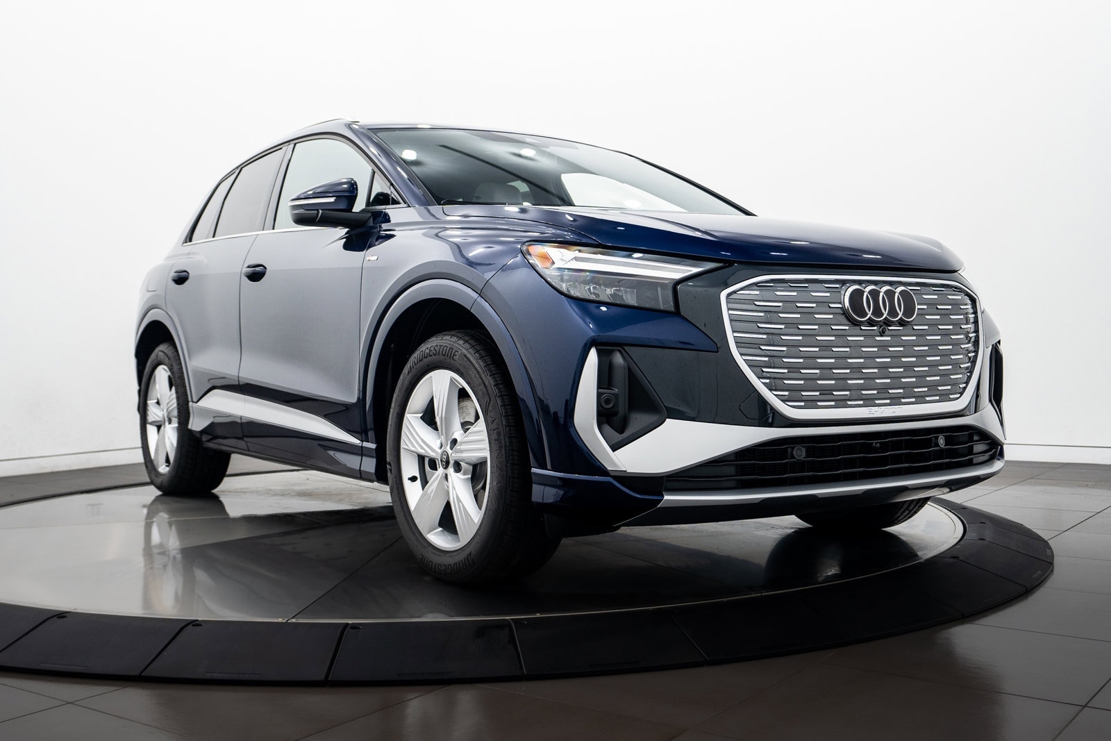 2024 Audi Q4 e-tron Premium's photo