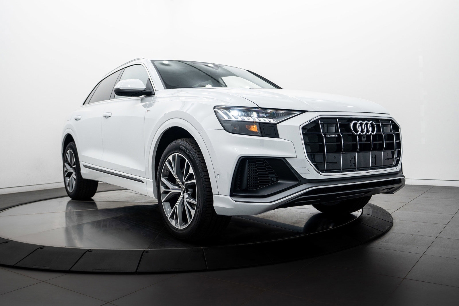 2023 Audi Q8 Premium Plus's photo
