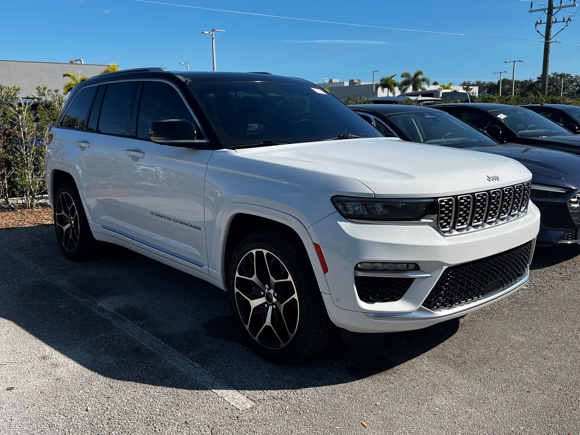 2022 Jeep Grand Cherokee Summit Reserve's photo