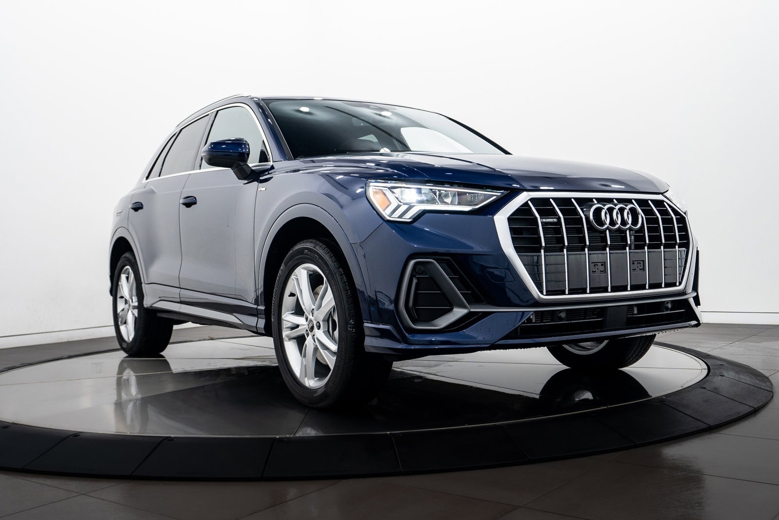 2024 Audi Q3 S Line Premium's photo