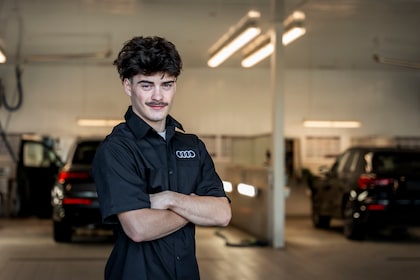 Staff member Antoine Laroche from 51d685b4ced2