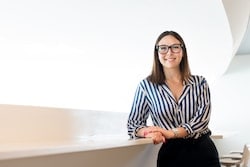 Staff member Mélissa Mansour from f8d1385e01e7