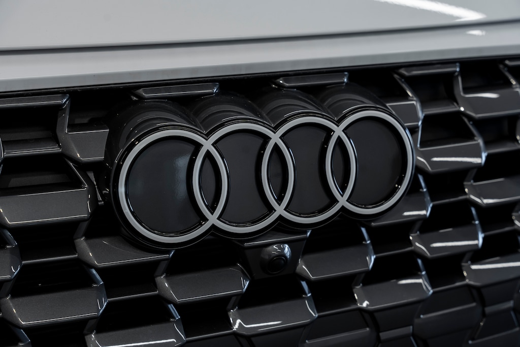 New 2025 Audi 2.0T VUS