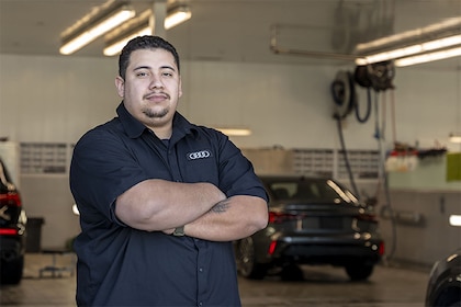 Staff member Jhonnier Fierro Araujo from 51d685b4ced2