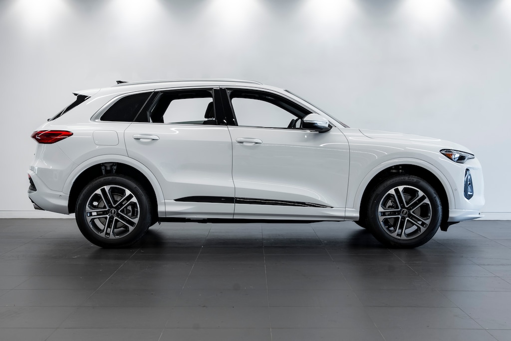 New 2025 Audi 2.0T VUS