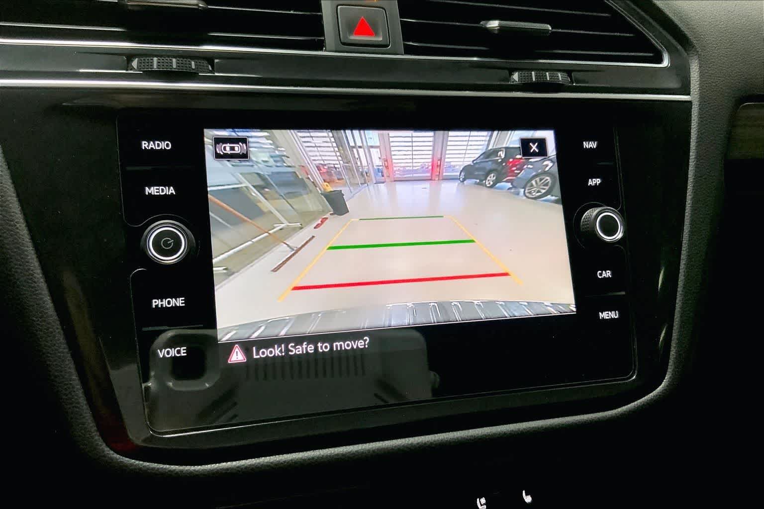 Thumbnail: 2023 Volkswagen Tiguan - 25