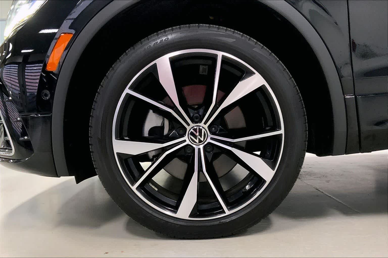 Thumbnail: 2023 Volkswagen Tiguan - 7