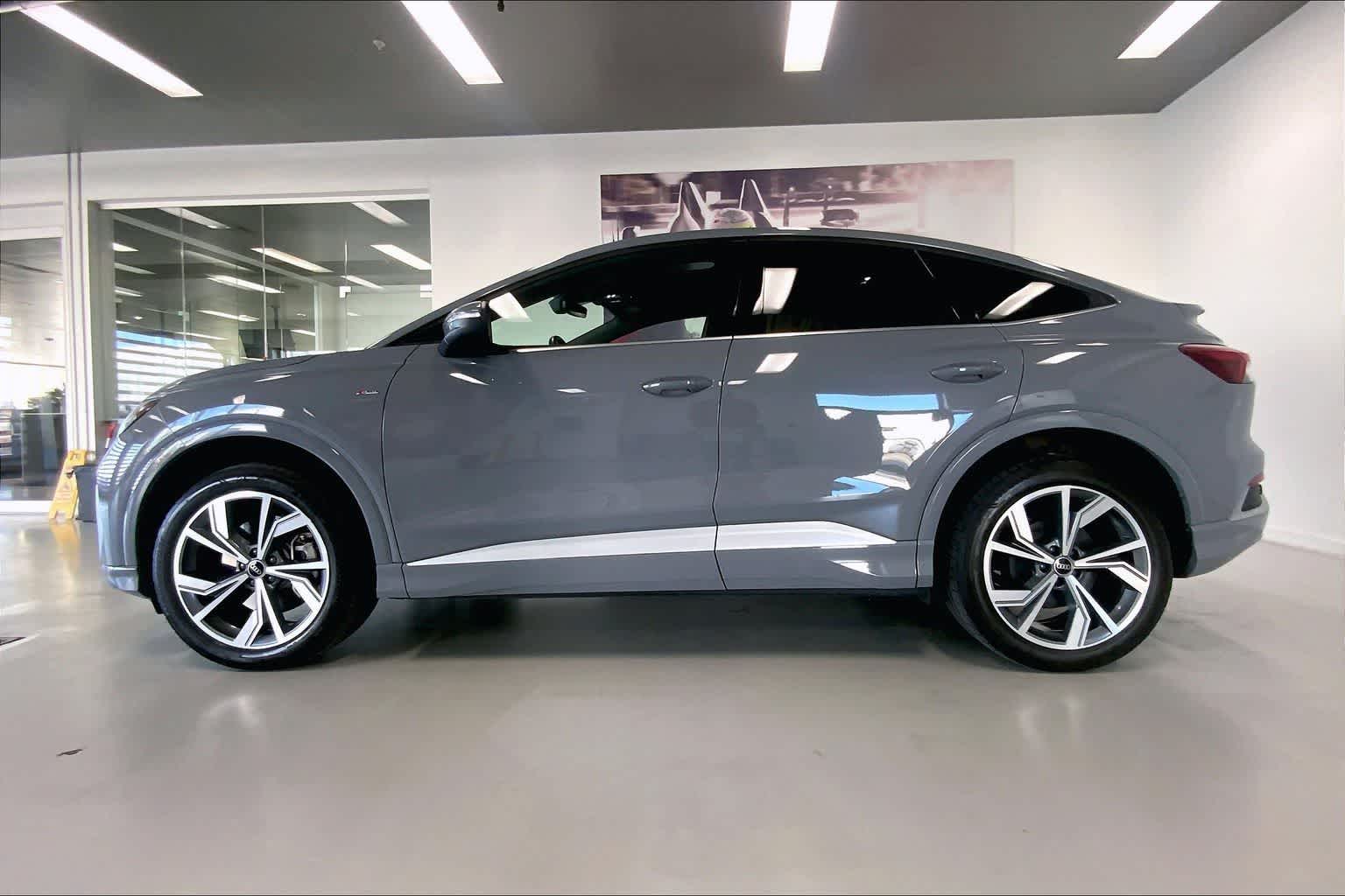 Thumbnail: 2023 Audi Q4 e-tron - 3