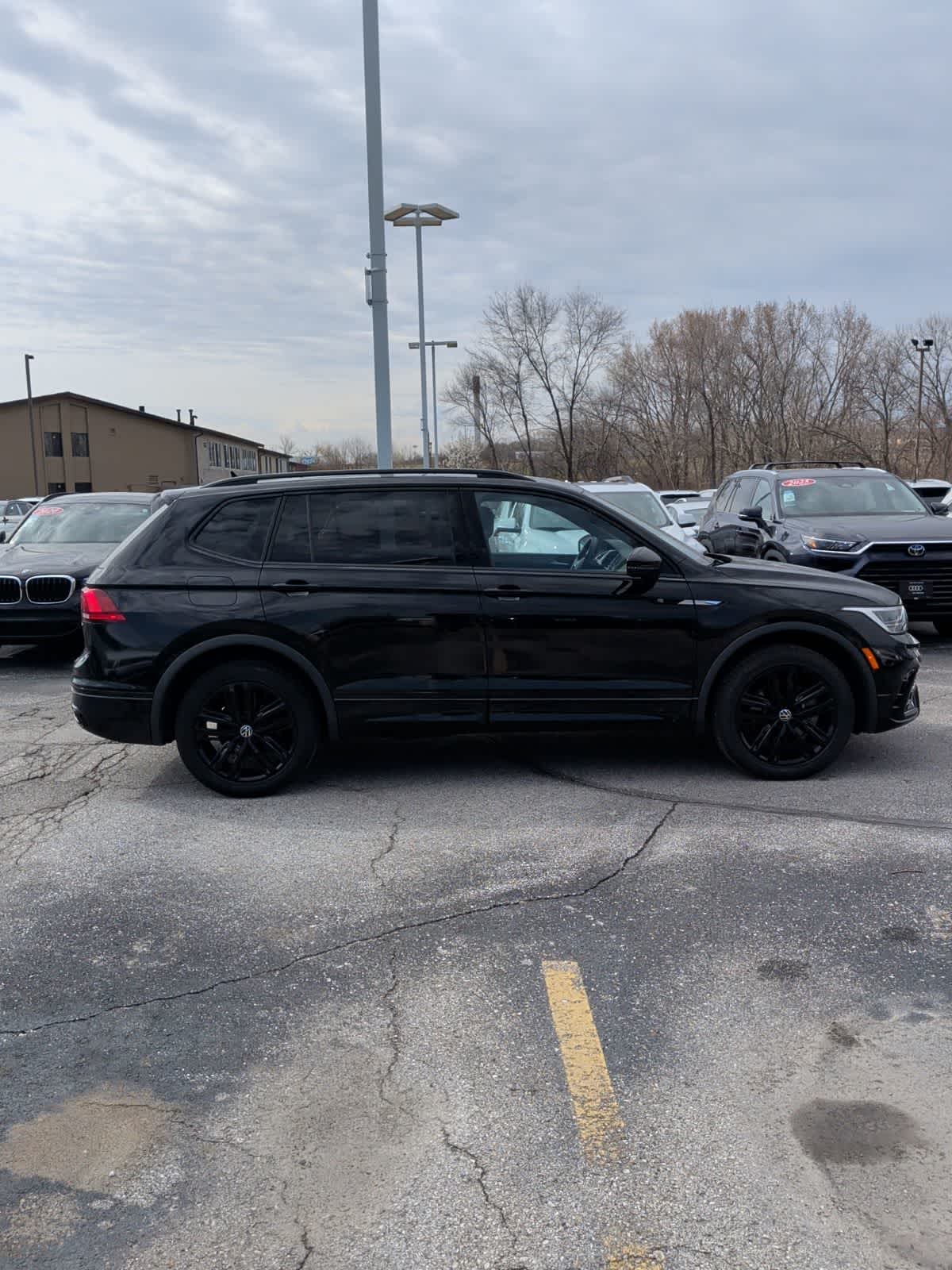 Thumbnail: 2022 Volkswagen Tiguan - 8