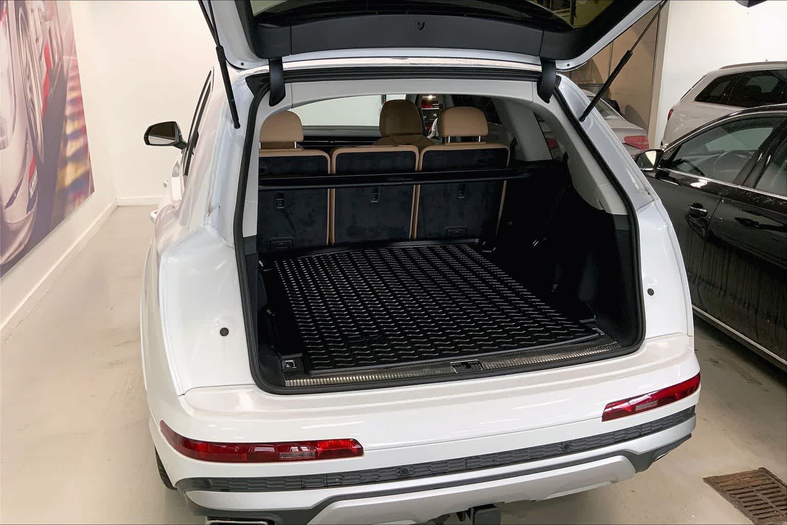 Thumbnail: 2025 Audi Q7 - 19