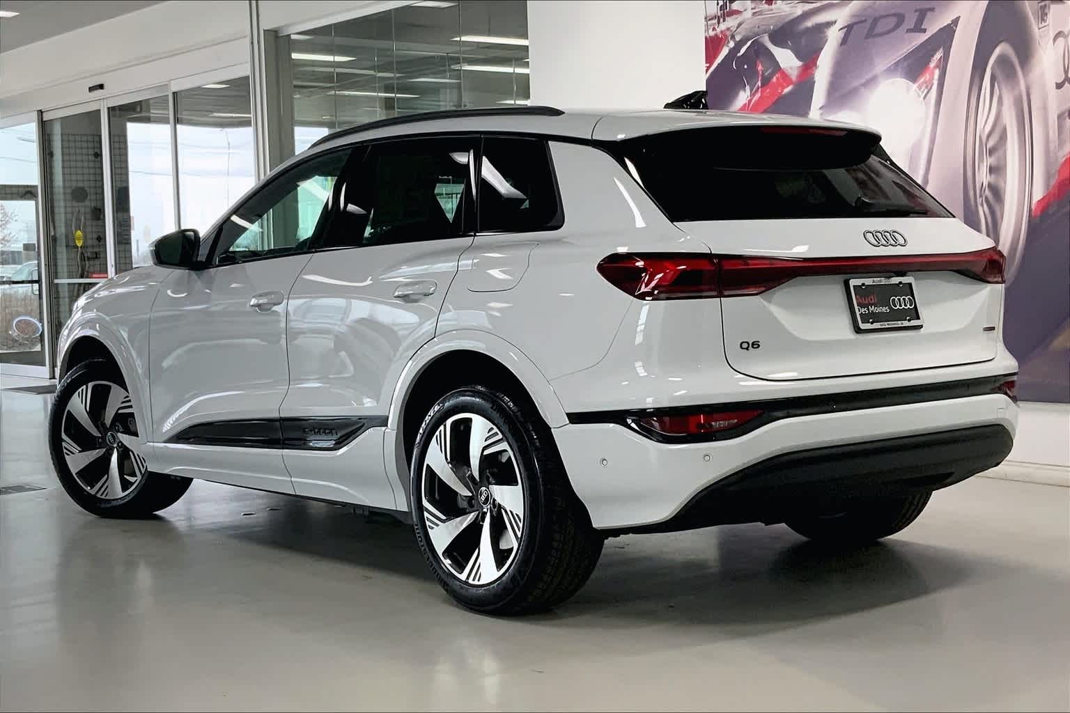 Thumbnail: 2025 Audi Q6 e-tron - 4