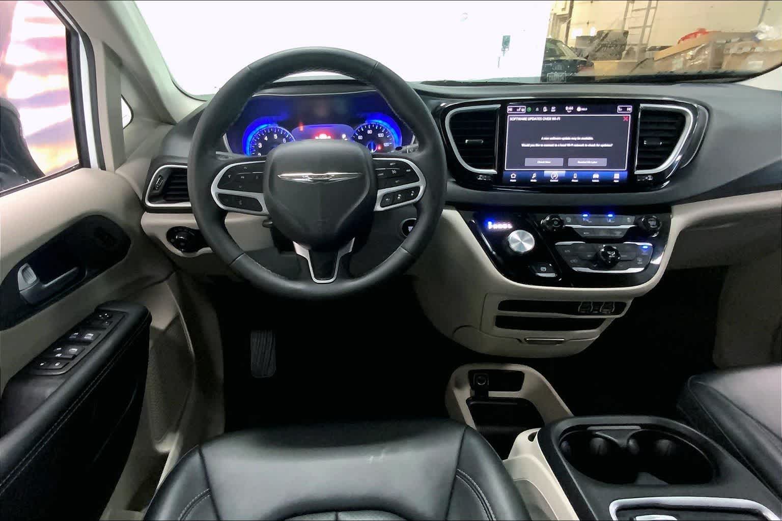 Thumbnail: 2024 Chrysler Pacifica - 12