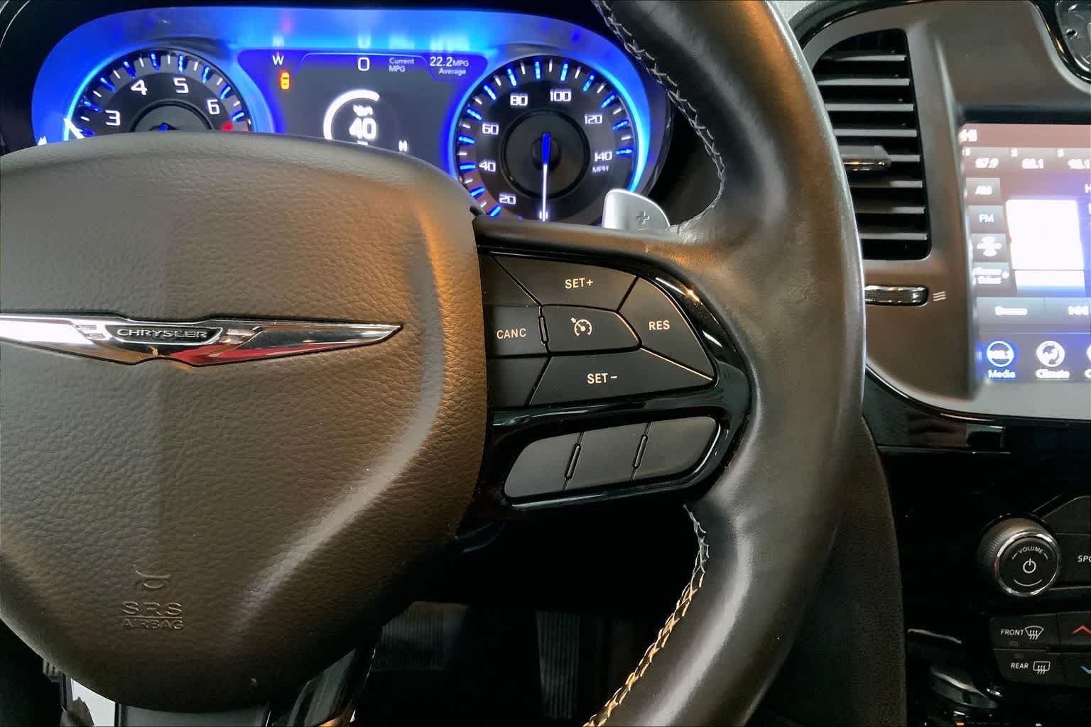 Thumbnail: 2022 Chrysler 300 - 22