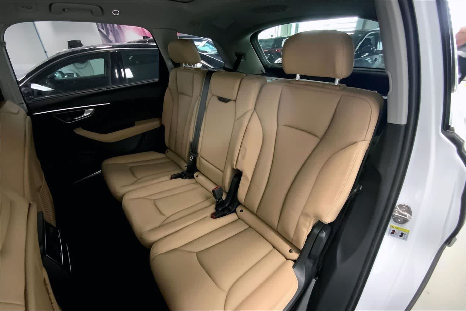 Thumbnail: 2025 Audi Q7 - 13