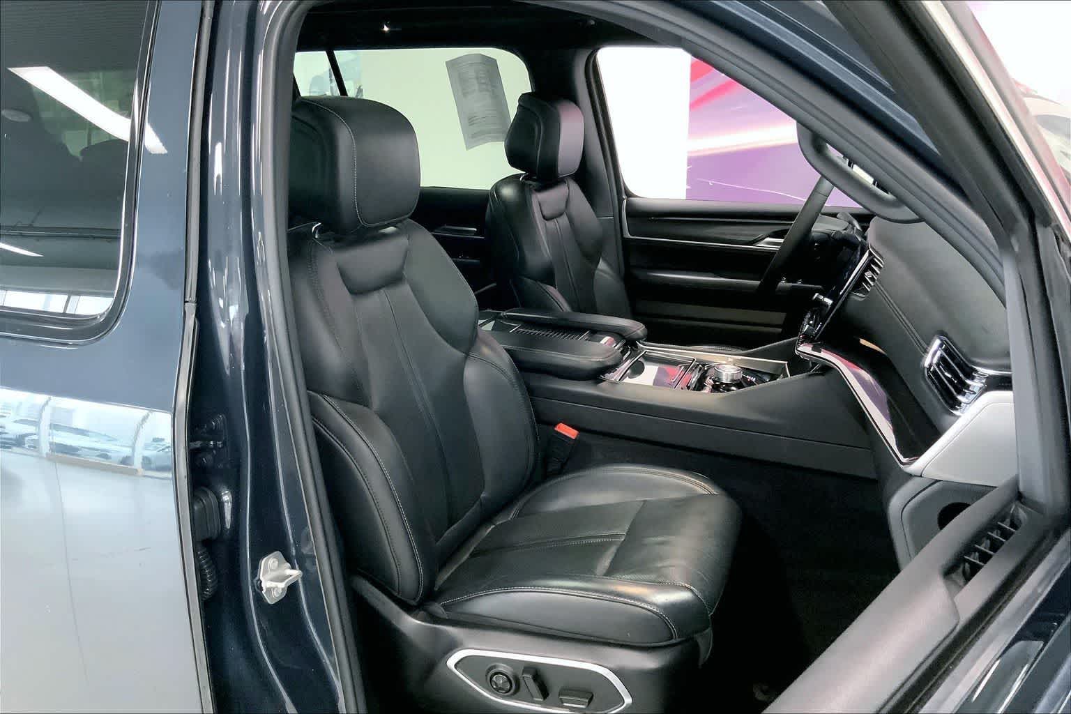 Thumbnail: 2022 Jeep Wagoneer - 11