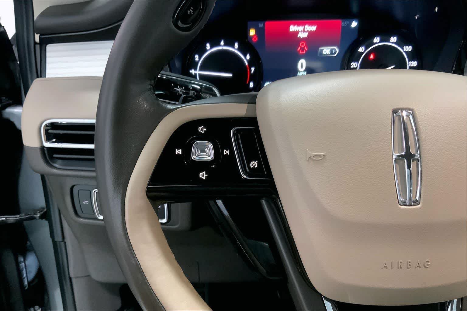 Thumbnail: 2022 Lincoln Corsair - 21