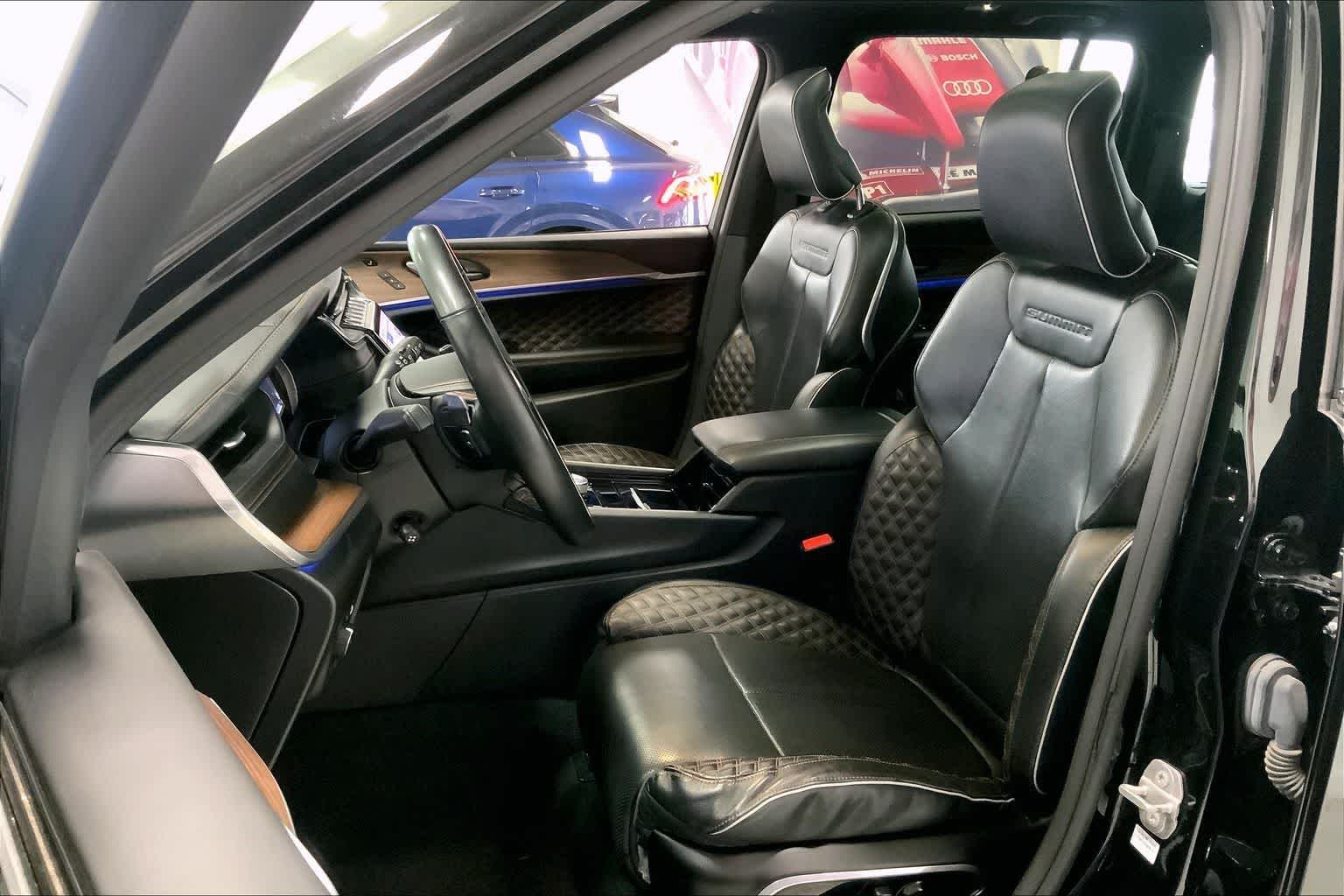 Thumbnail: 2022 Jeep Grand Cherokee - 10