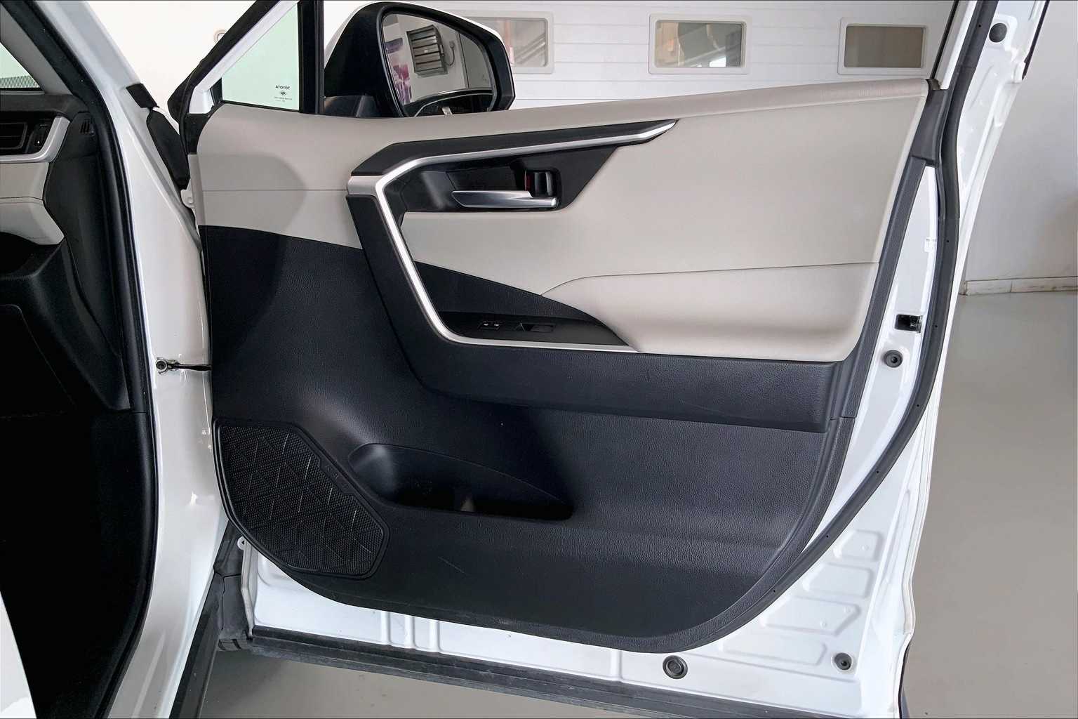 Thumbnail: 2021 Toyota RAV4 - 23