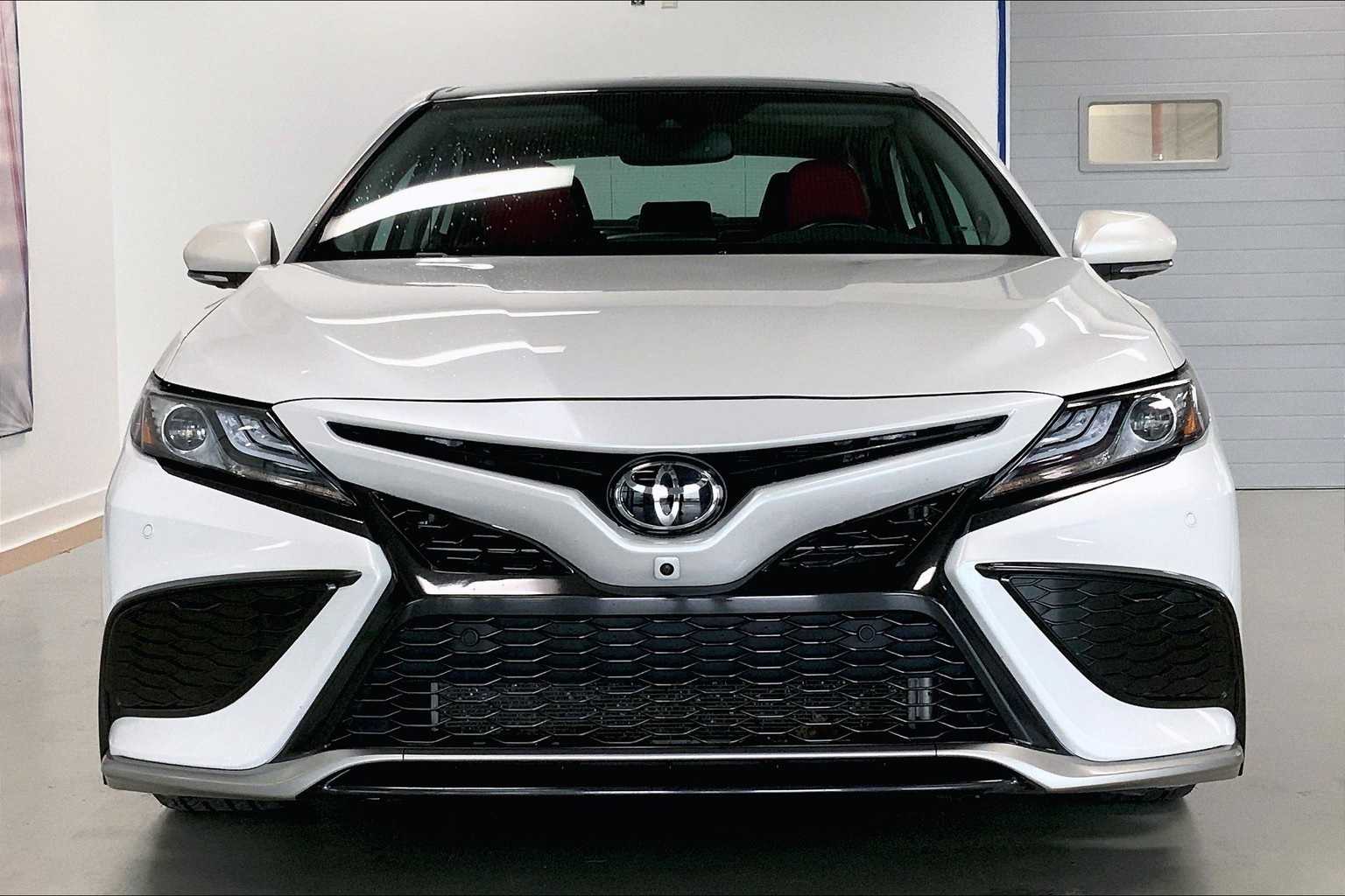 Thumbnail: 2022 Toyota Camry - 6