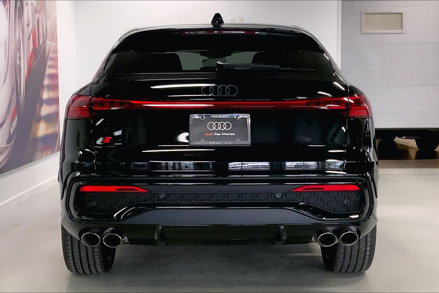 Thumbnail: 2025 Audi SQ5 - 5