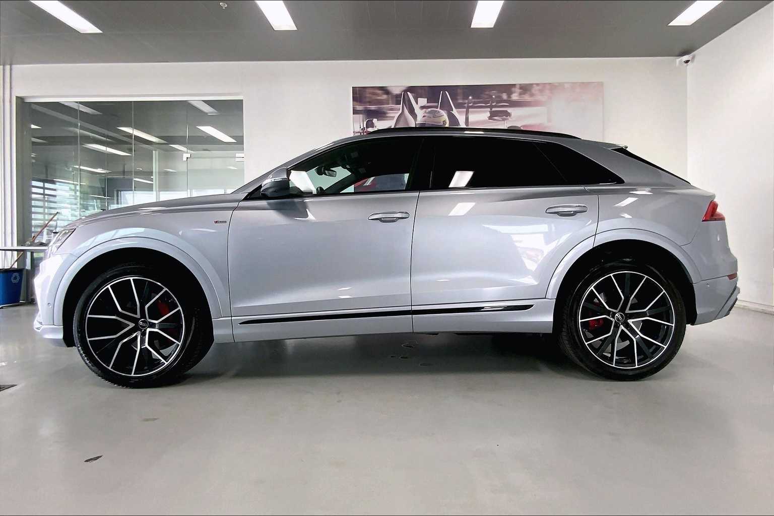 Thumbnail: 2022 Audi Q8 - 3