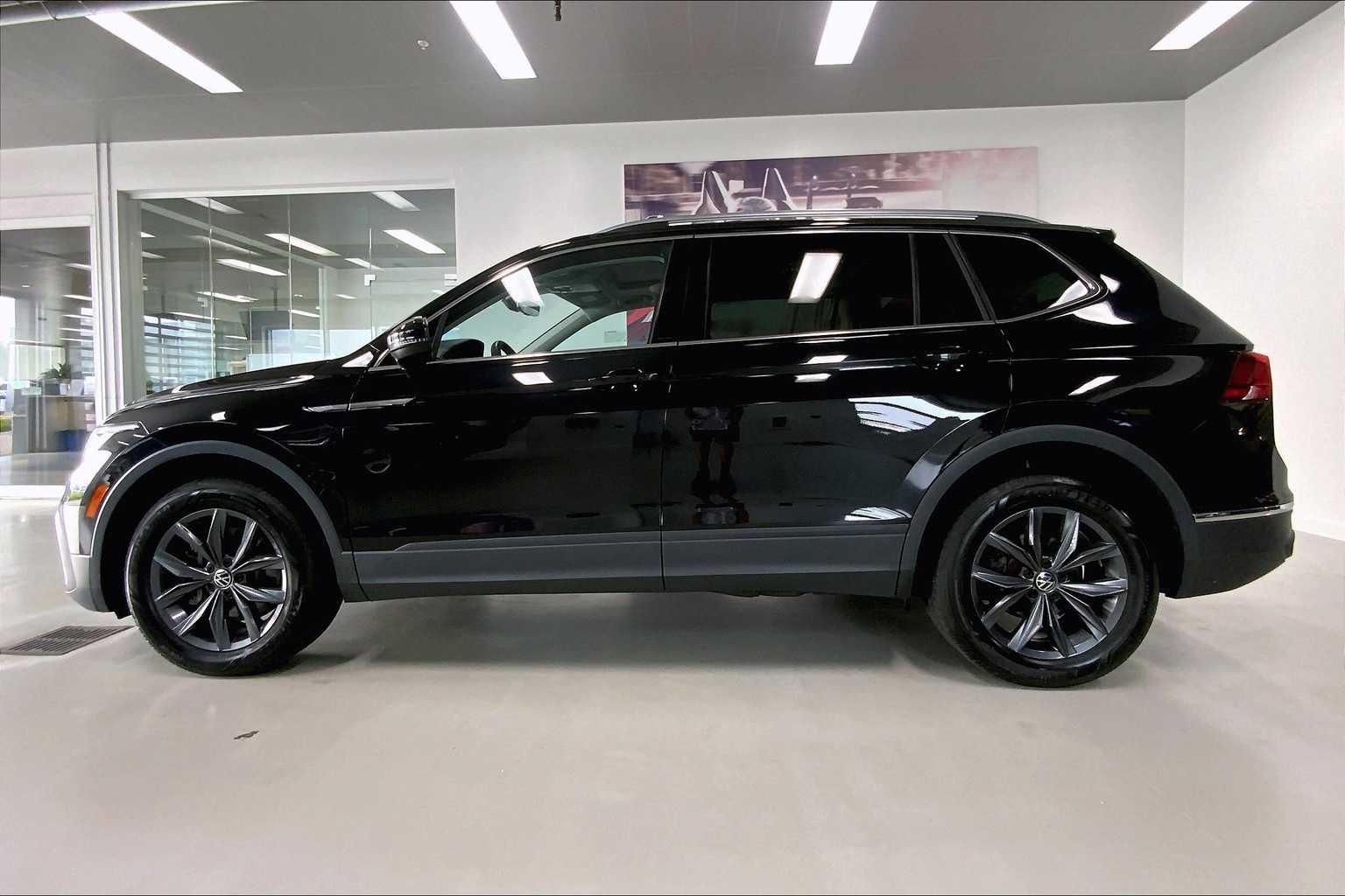 2022 Volkswagen Tiguan SE photo 2