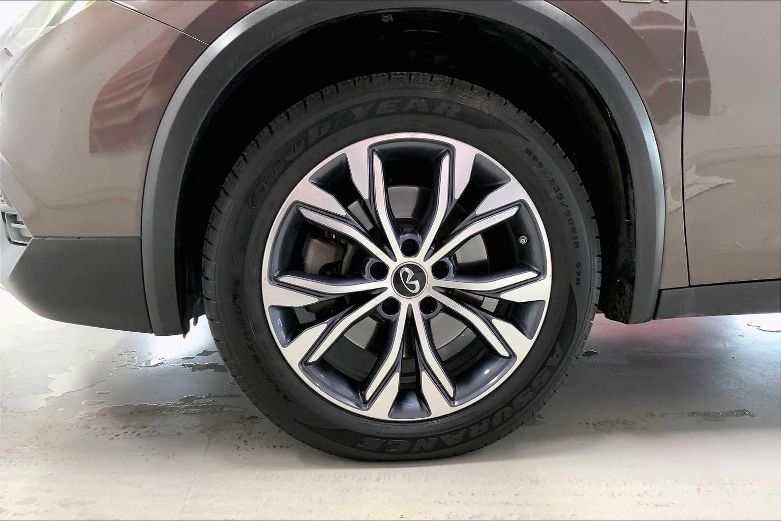 Thumbnail: 2017 INFINITI QX30 - 7