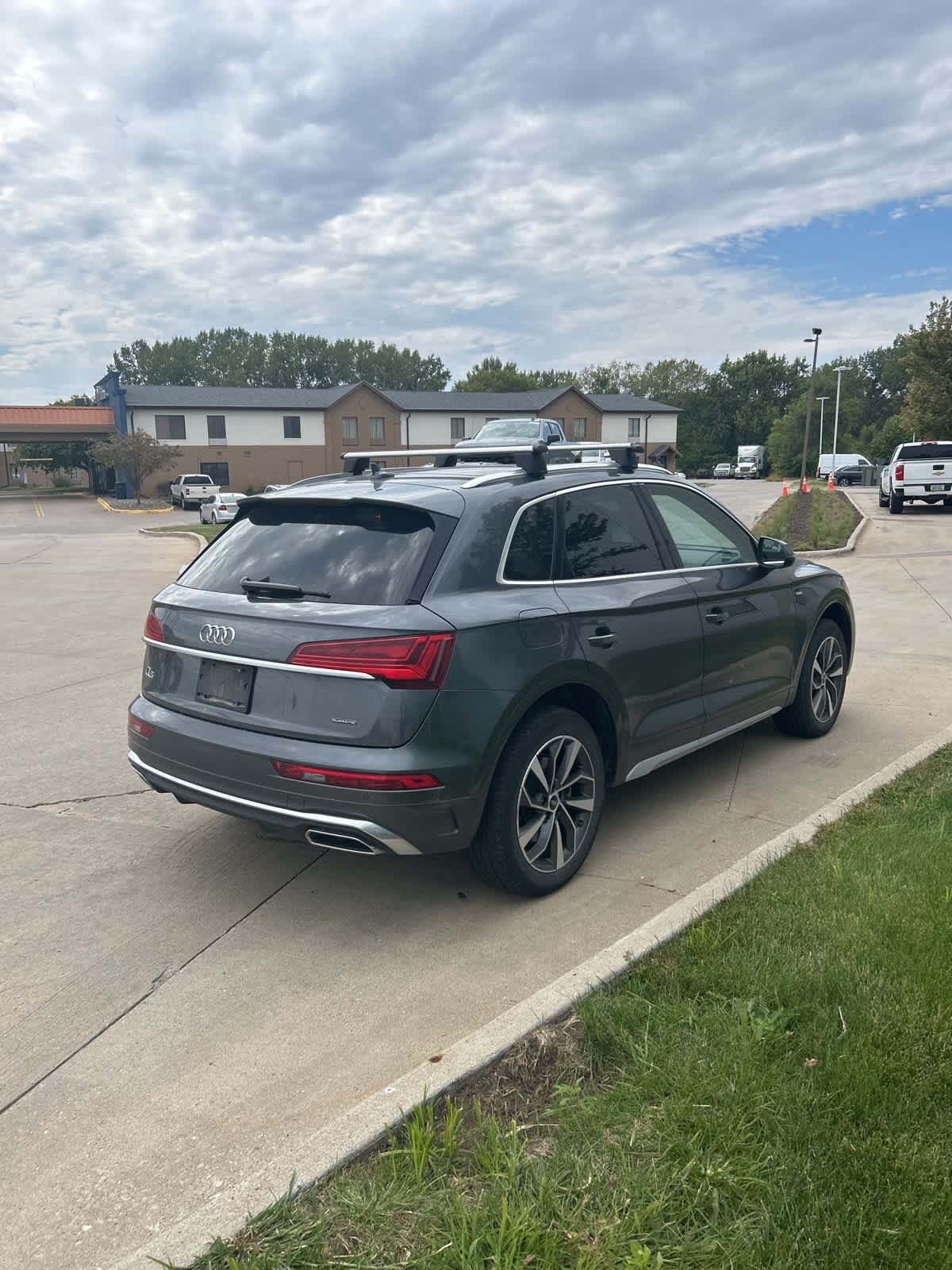 Thumbnail: 2023 Audi Q5 - 3
