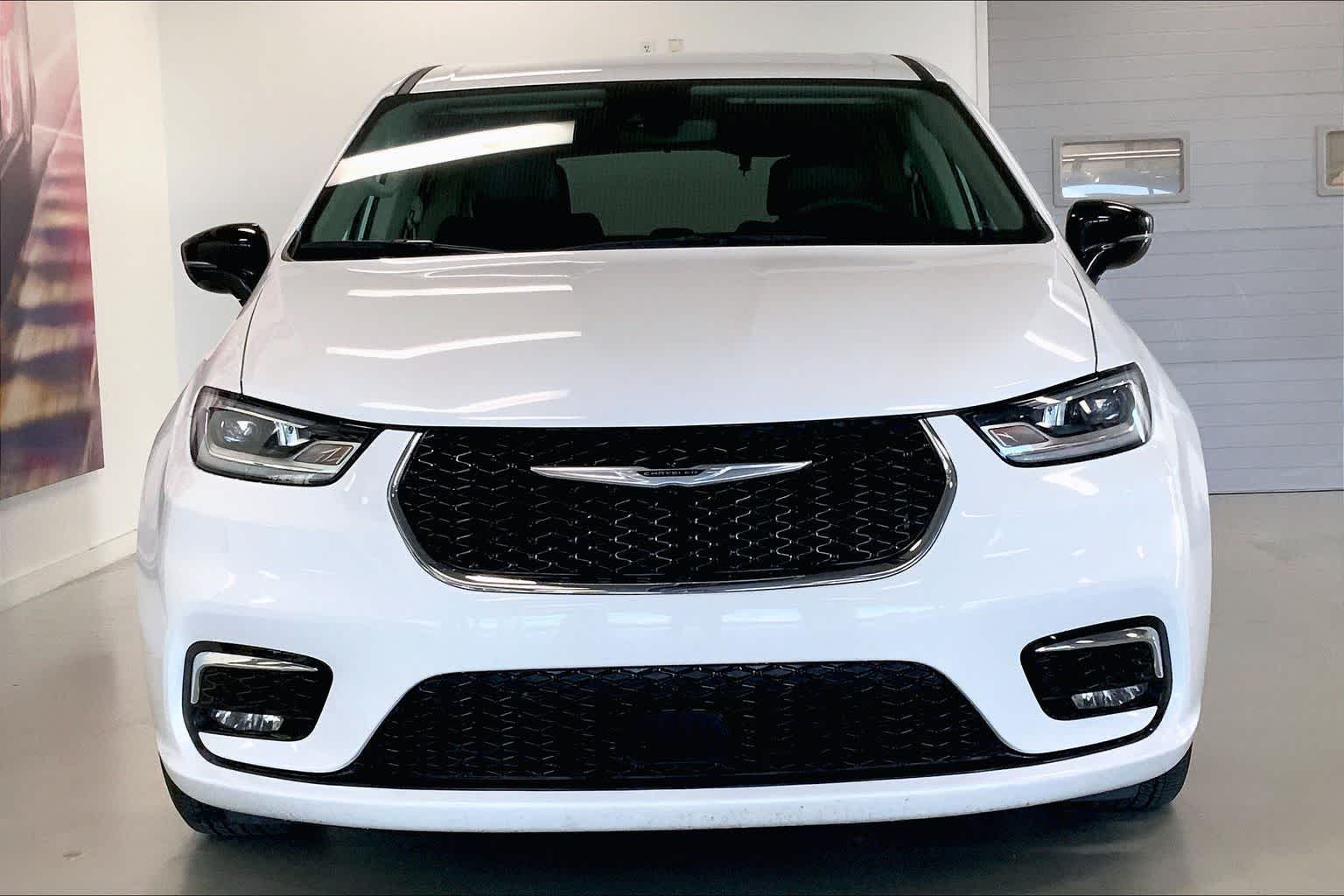 Thumbnail: 2024 Chrysler Pacifica - 6