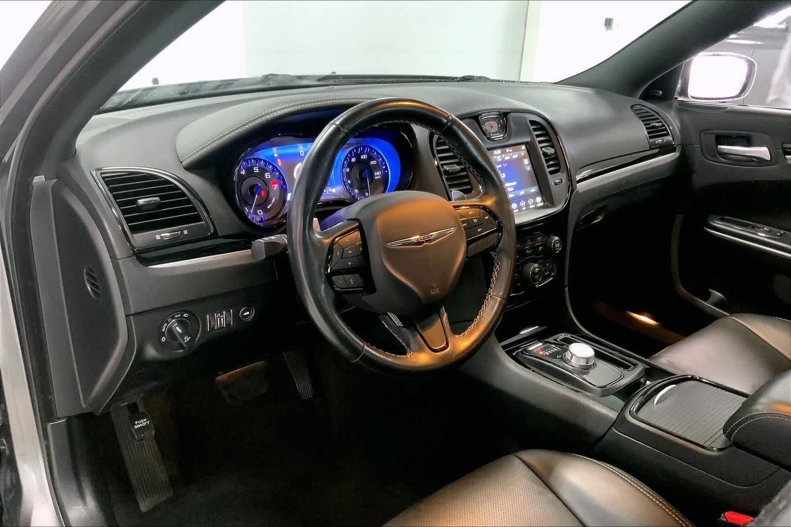 Thumbnail: 2022 Chrysler 300 - 2