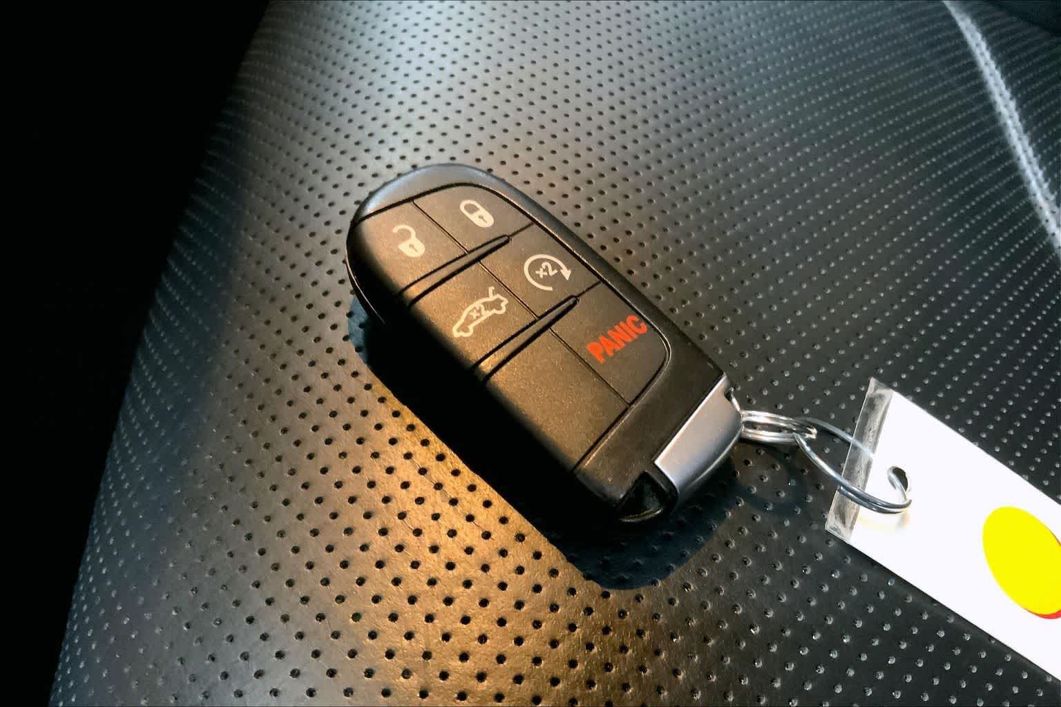 Thumbnail: 2022 Chrysler 300 - 17