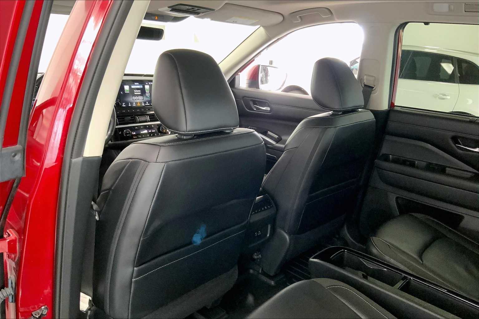 Thumbnail: 2023 Nissan Pathfinder - 10