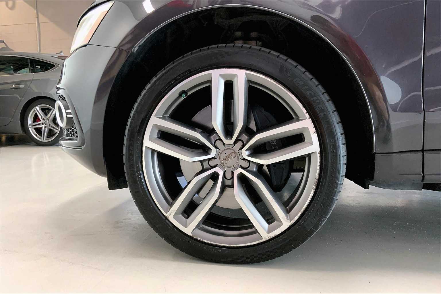 Thumbnail: 2015 Audi SQ5 - 8