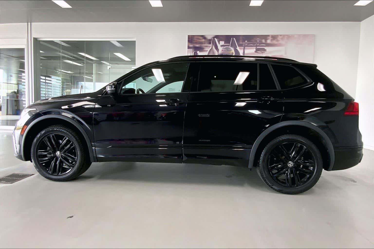 Thumbnail: 2022 Volkswagen Tiguan - 3