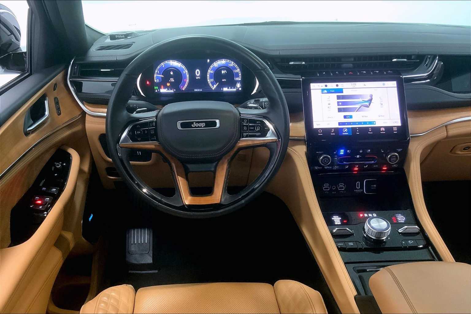 Thumbnail: 2022 Jeep Grand Cherokee - 12
