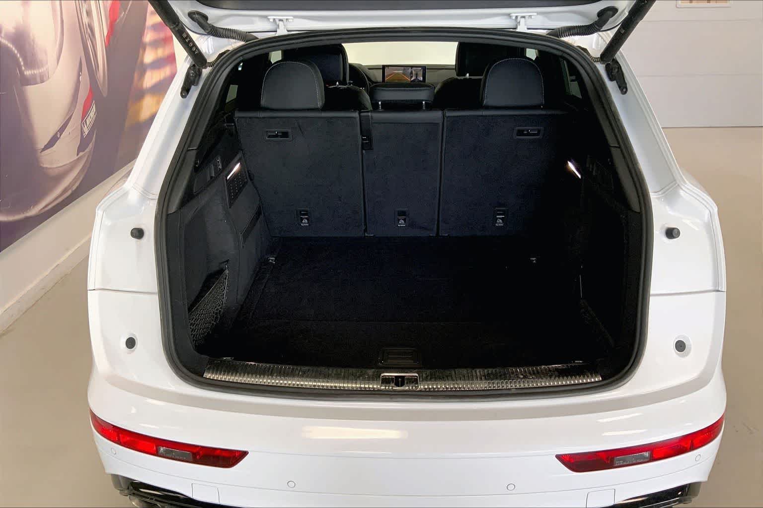 Thumbnail: 2025 Audi SQ5 - 18