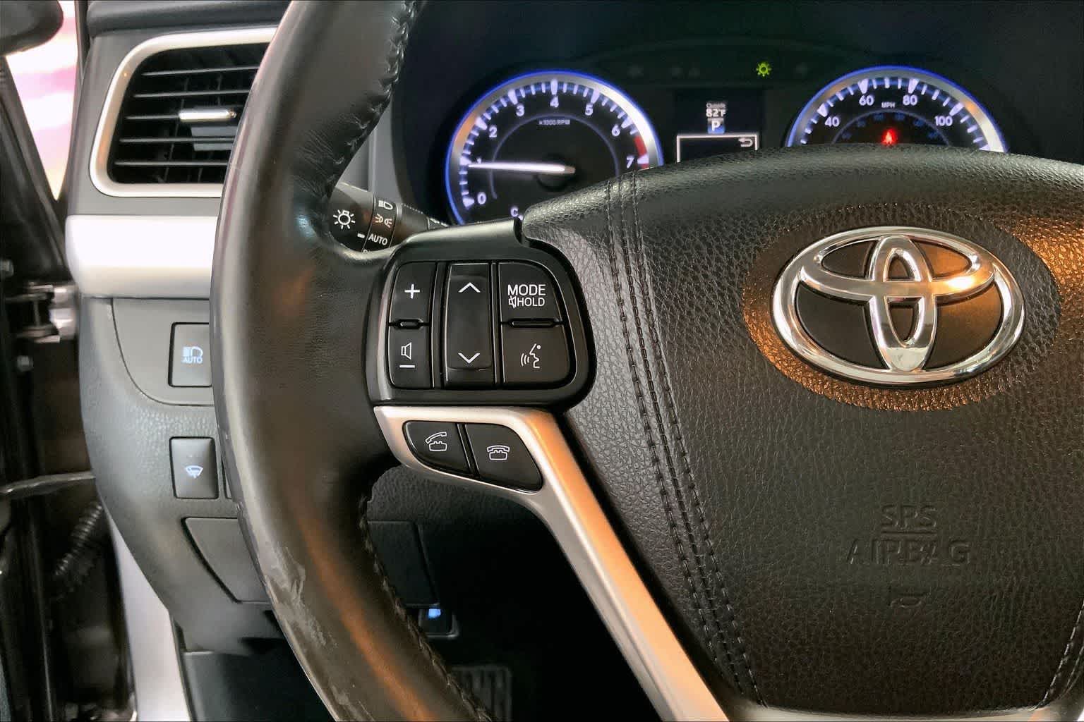 Thumbnail: 2015 Toyota Highlander - 22