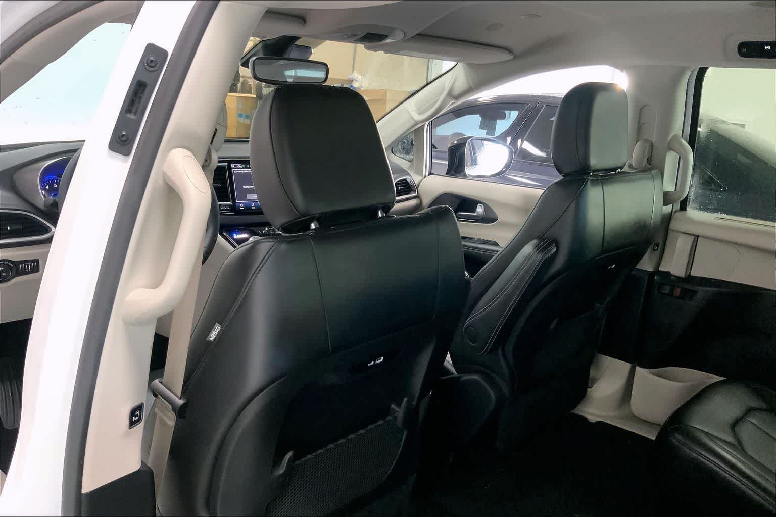 Thumbnail: 2024 Chrysler Pacifica - 10