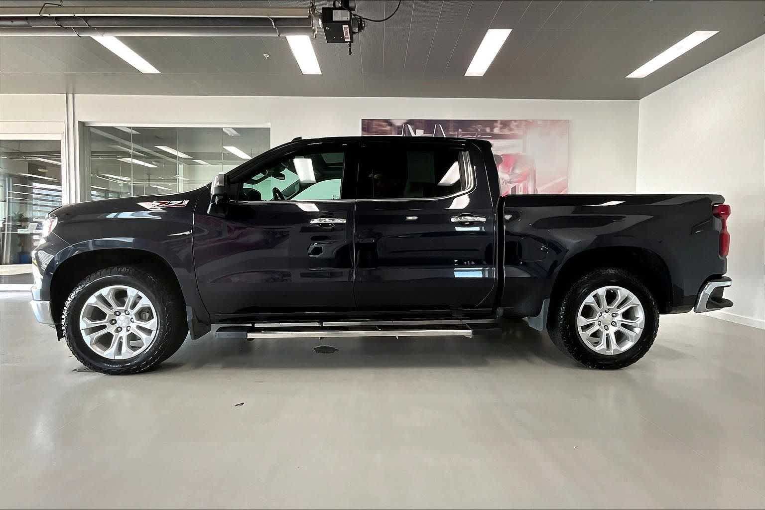 Thumbnail: 2022 Chevrolet Silverado 1500 - 3