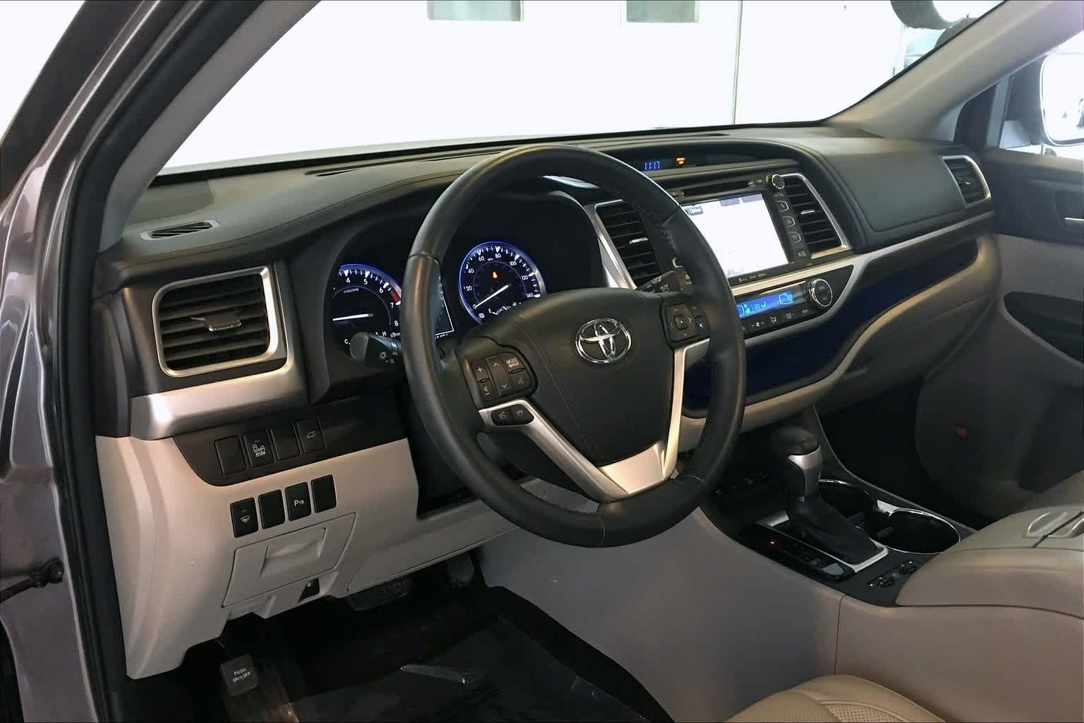 Thumbnail: 2016 Toyota Highlander - 22
