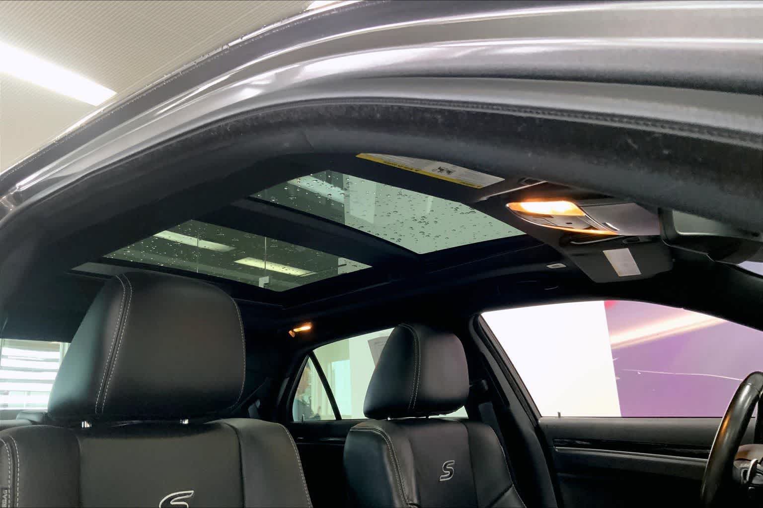 Thumbnail: 2022 Chrysler 300 - 27