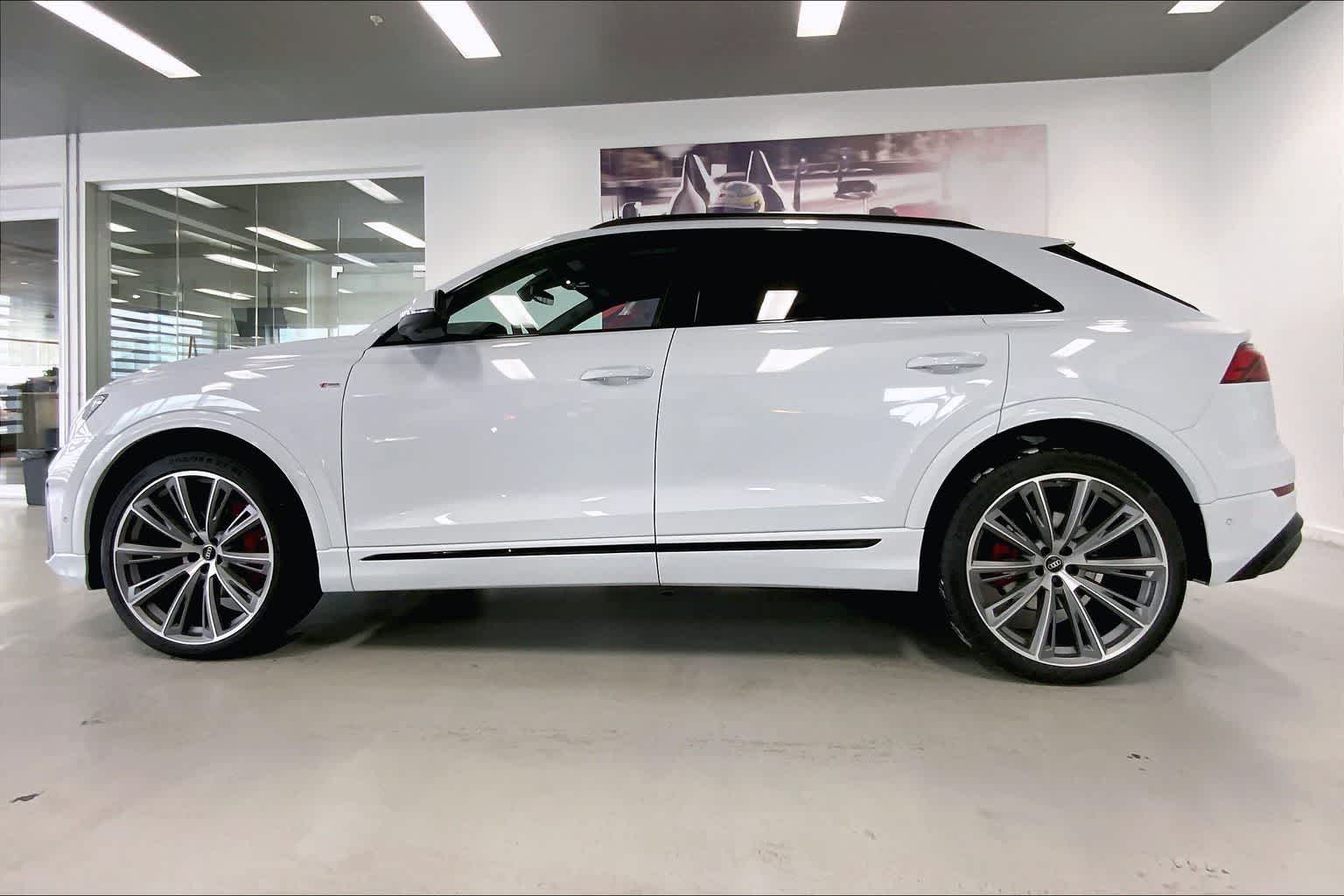Thumbnail: 2026 Audi Q8 - 3
