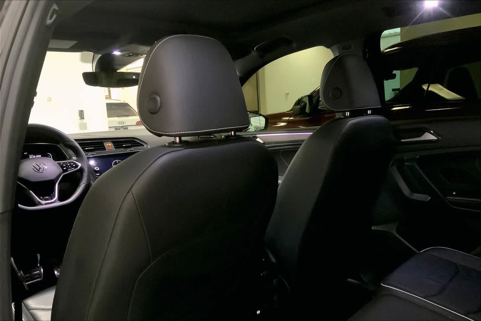 Thumbnail: 2023 Volkswagen Tiguan - 11