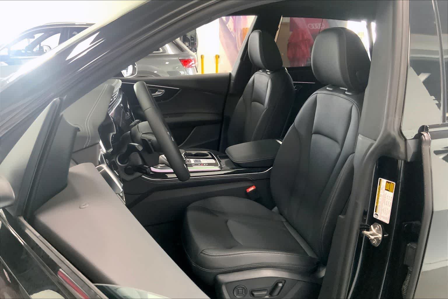 Thumbnail: 2026 Audi Q8 - 10