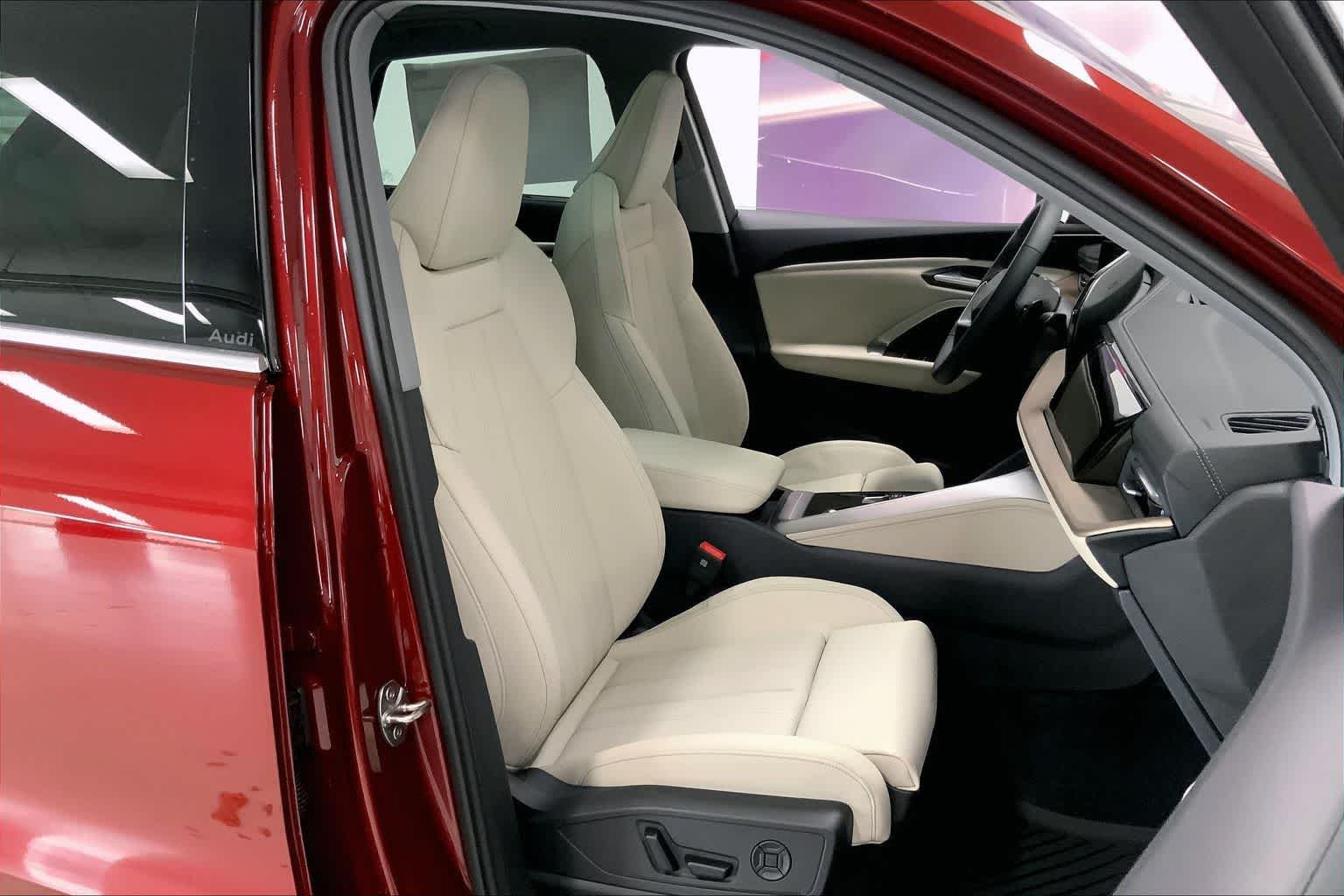 Thumbnail: 2025 Audi Q5 - 14