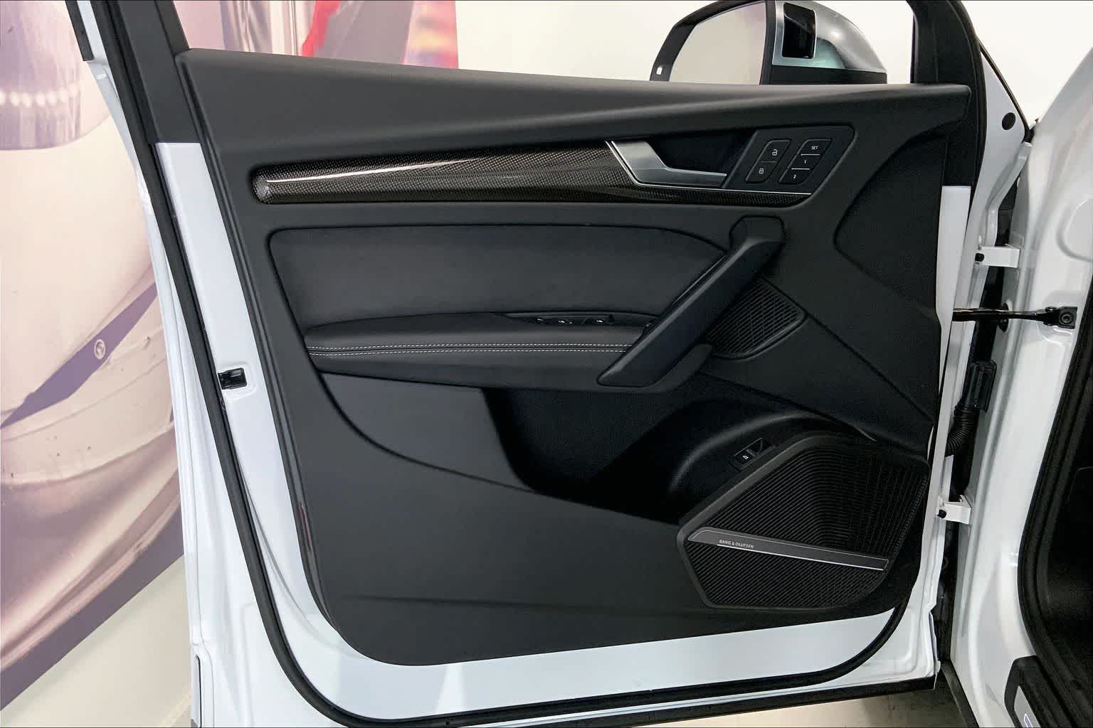 Thumbnail: 2024 Audi SQ5 - 25