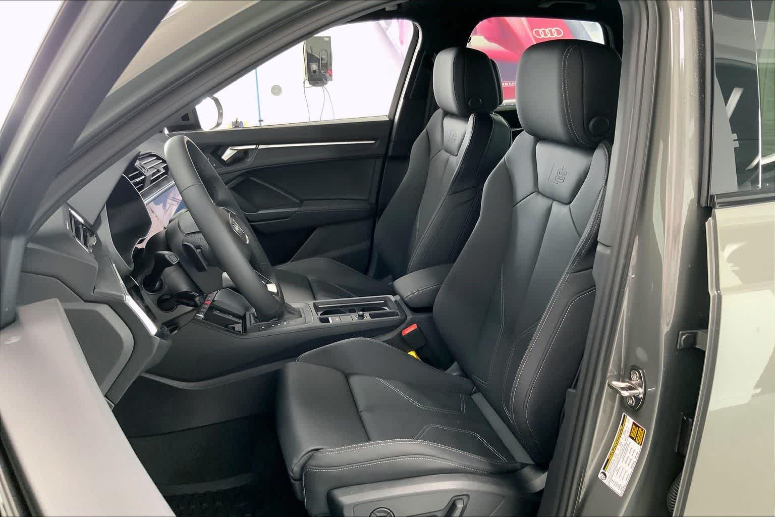 Thumbnail: 2025 Audi Q3 - 11