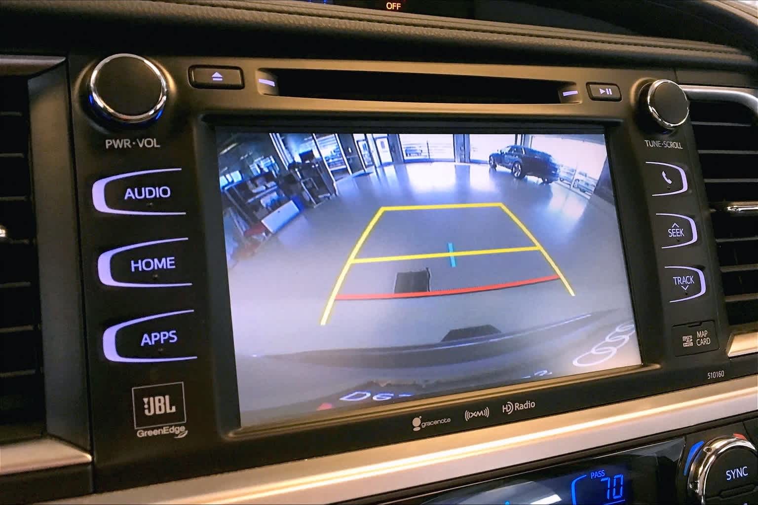Thumbnail: 2016 Toyota Highlander - 21