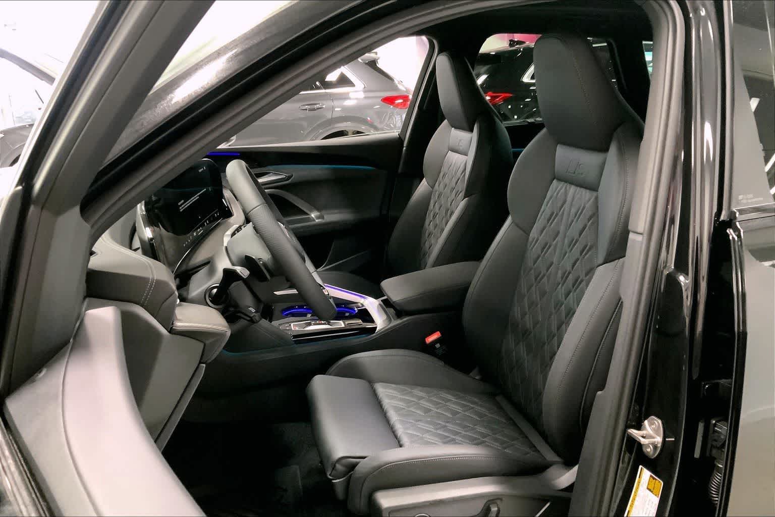 Thumbnail: 2025 Audi SQ5 - 10